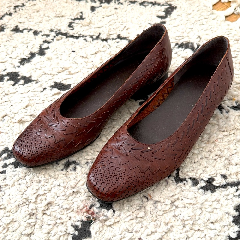 Vintage Brown Leather Woven Flats / Womens Loafers / Leather Slip Ons Sz 8.5